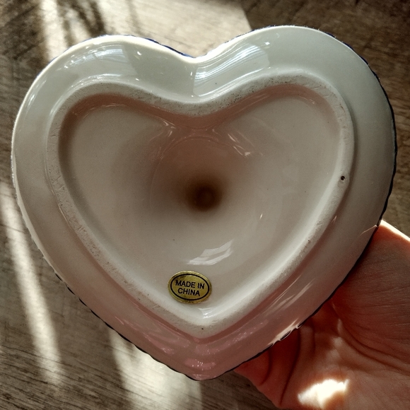 EUC Temp-tations Old World Ceramic Heart Shaped Ring Dish 💙💛💍 - Picture 4 of 7